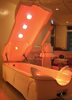 岩盤浴カプセル トリニティ330　(上部ランプ点灯イメージ)